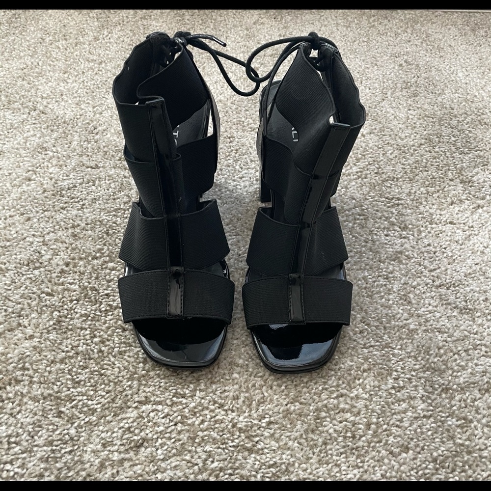 Rialto black heel sandal!